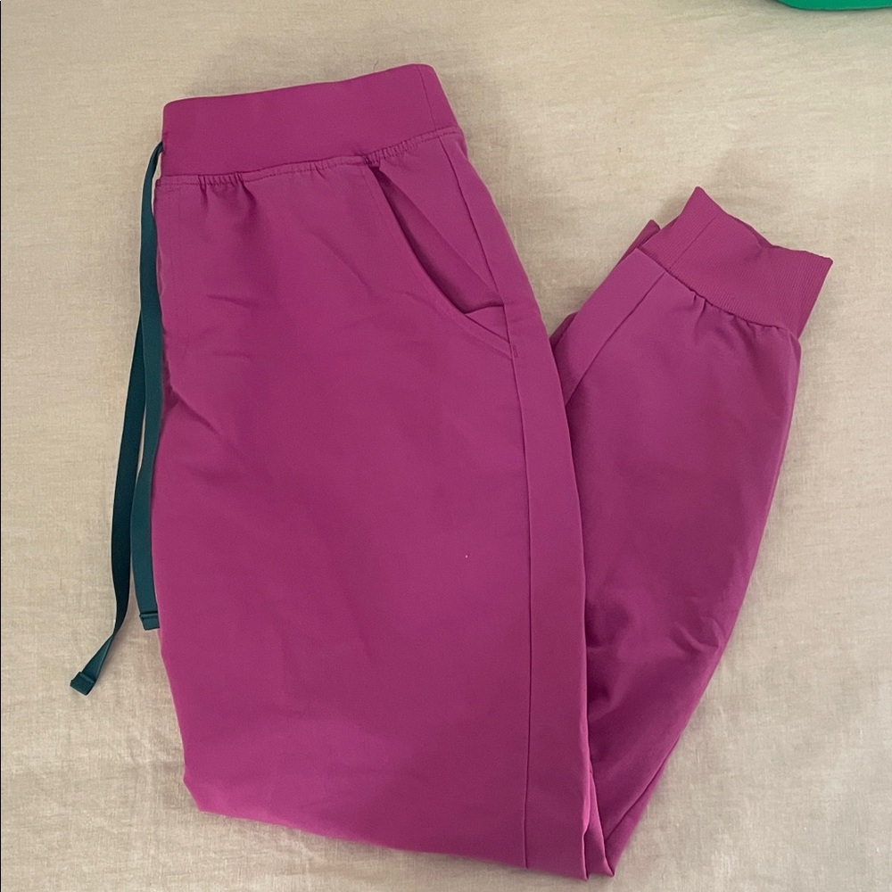 Figs Women’s Zamora Joggers - Magenta